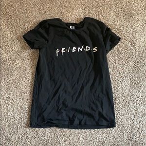 “Friends” black t-shirt - size medium